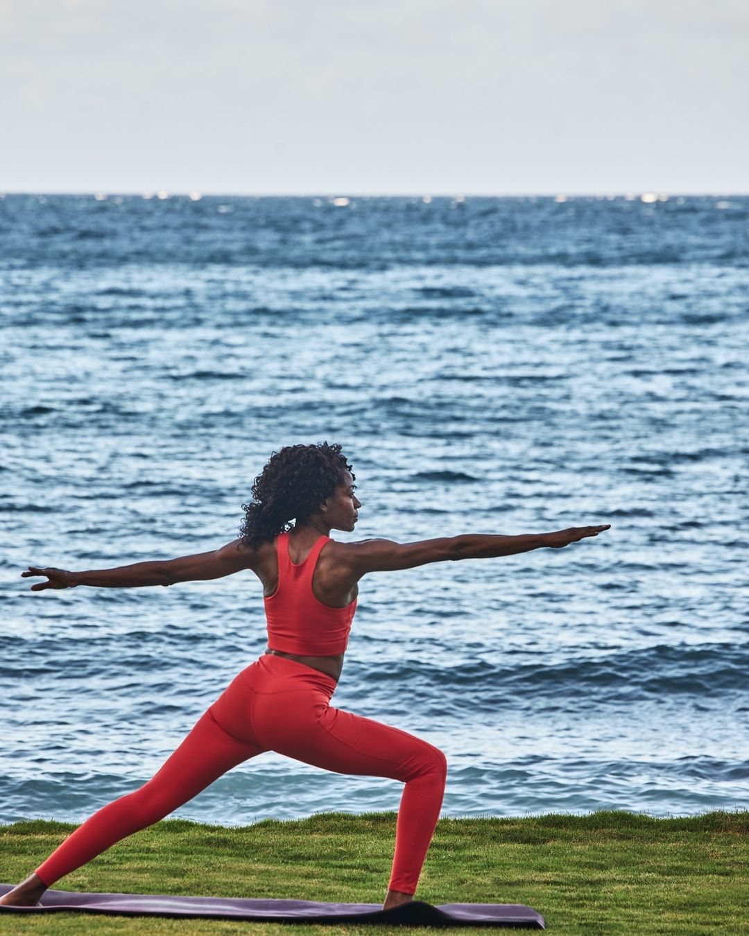 Whether it’s morning stretches or evening relaxation, yoga helps keep the holiday chaos at bay. What’s your favorite way to unwind this season Tell us in the comments! #Yoga #VisitJamaica @roundhillresort